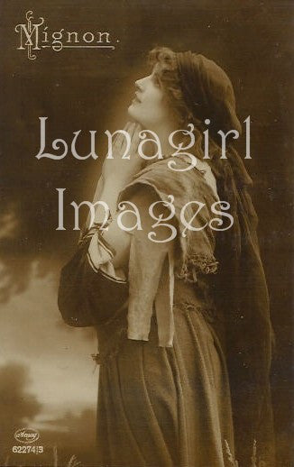 Victorian Edwardian Vintage Ladies Photos Volume #4: 1000 Images - Lunagirl