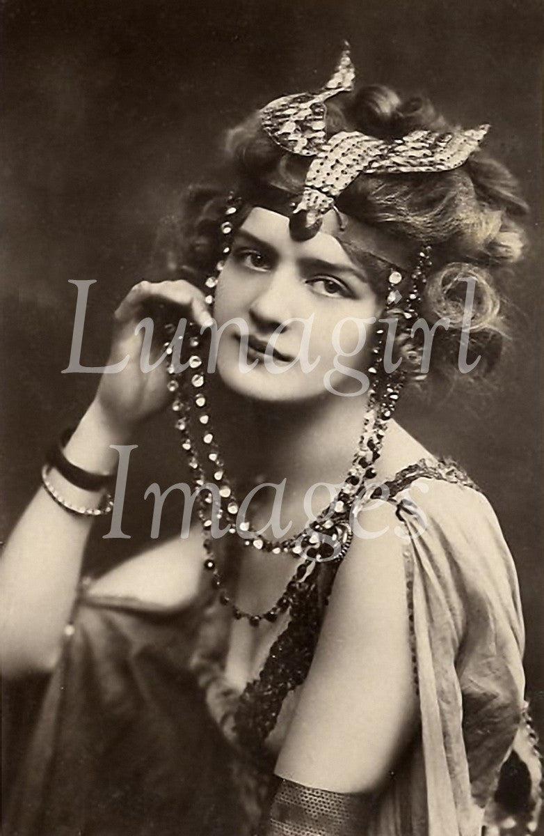 Victorian Edwardian Vintage Ladies Photos Volume #3: 1000 Images - Lunagirl