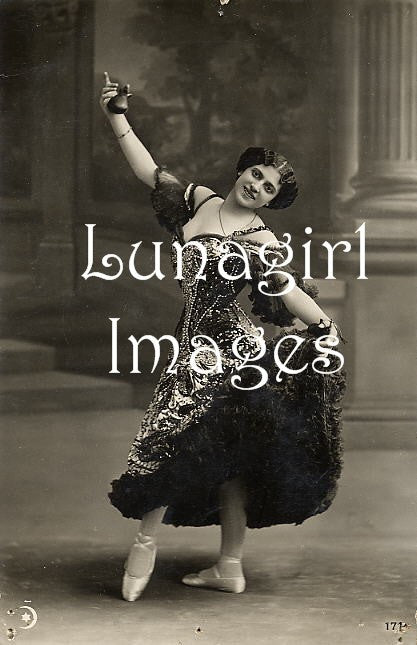 Victorian Edwardian Vintage Ladies Photos Volume #4: 1000 Images - Lunagirl